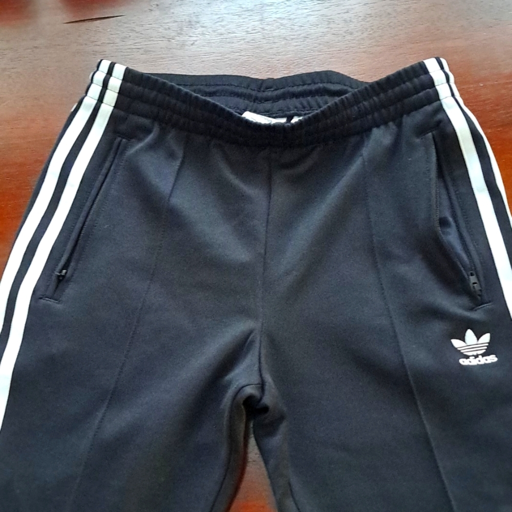 New  w/o tags Adidas XS pants with zipper bottom of leg.
